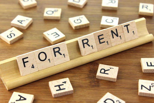 'For rent' is spelt using scrabble tiles