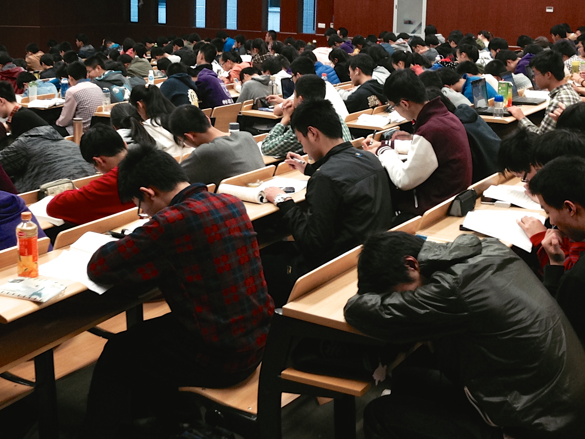 Large_lecture_college_classes_13905987989.jpg (1898×1423)