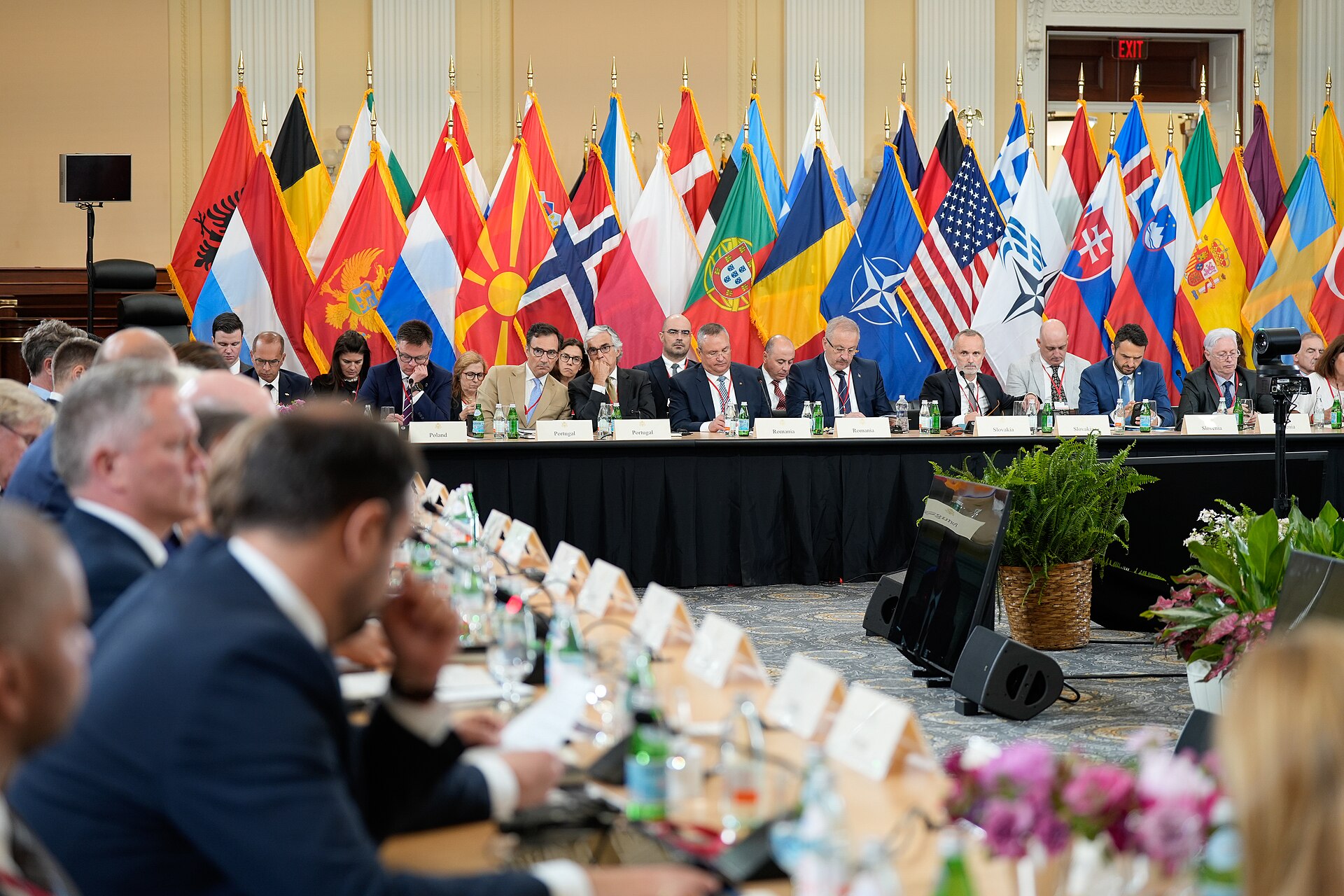 US threatens expulsion of Spain from NATO alliance